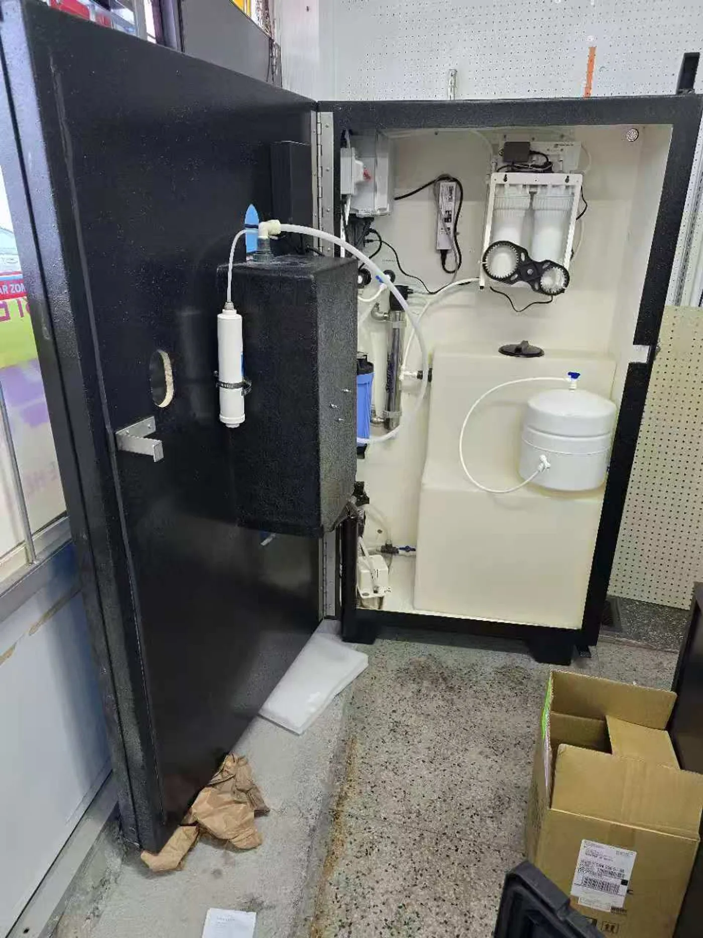 Pure Aqua Commercial Showcase: Installation detail 2 from this completed project.